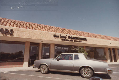 Novis Denny Roadrunner Discount Outlet - 1454 North Scottsdale Road, Tempe, Ariz