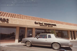 Novis Denny Roadrunner Discount Outlet - 1454 North Scottsdale Road, Tempe, Ariz