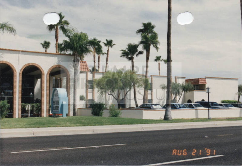Petite Suites - 1635 N Scottsdale Road, Tempe, Arizona