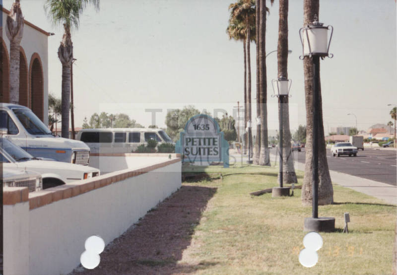 Petite Suites - 1635 N Scottsdale Road,  Tempe, Arizona