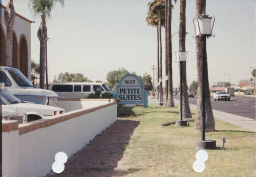 Petite Suites - 1635 N Scottsdale Road,  Tempe, Arizona