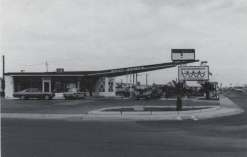 Self Serve Gas - 2404 North Scottsdale Road, Tempe, Arizona