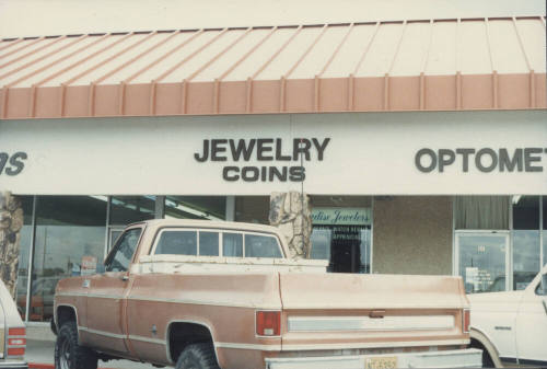 Paradise Jewlers - 105 East Southern Avenue, Tempe, Arizona