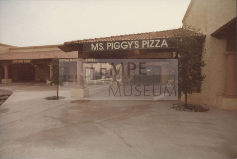 Ms. Piggy's Pizza - 1425 West Southern Avenue, Tempe, Arizona