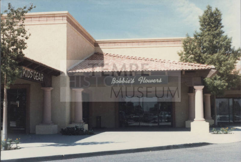Bobbie's Flowers - 1425 West Southern Avenue, Tempe, Arizona