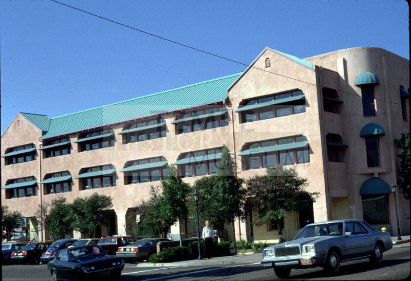 Casa Loma Hotel-398 S. Mill Ave
