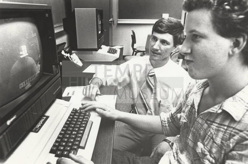 Marcos De Niza High School Computer Room