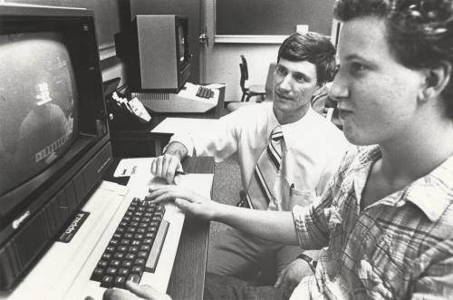 Marcos De Niza High School Computer Room