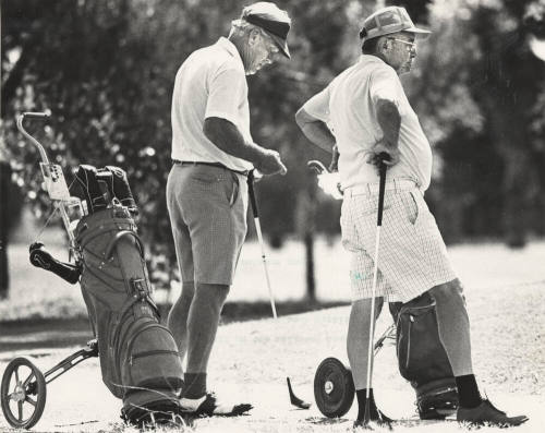 Shalimar Course Golfers Wait to Tee Off