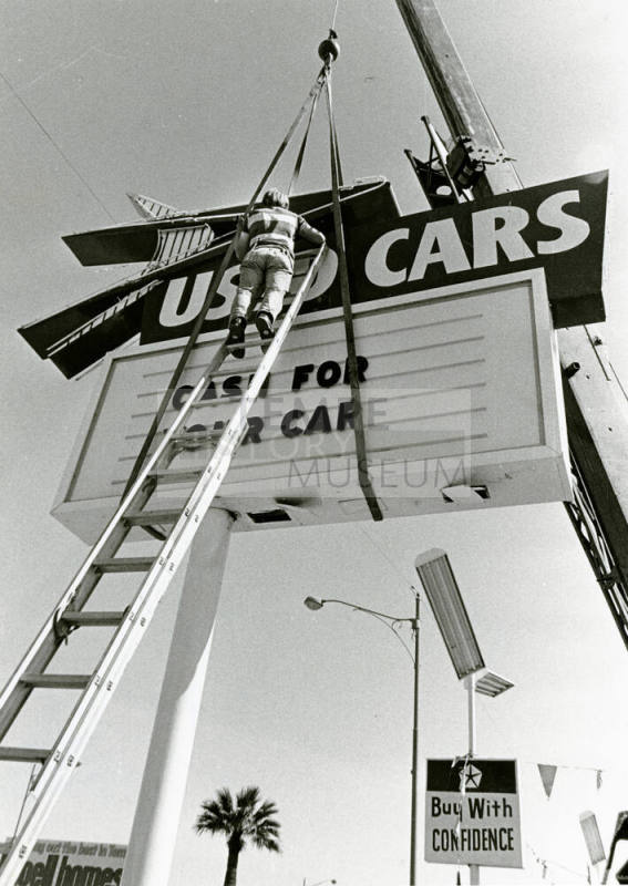 Dana Brothers Chrysler Installs New Sign