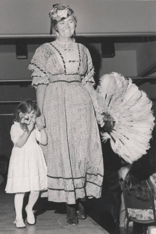 Woman/Girl Model Turn of Century Costume