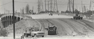Finishing New Hayden Bridge Approach