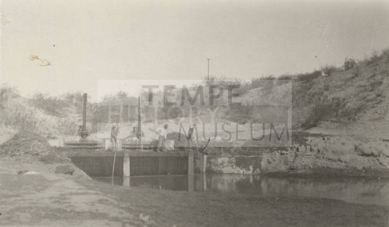 Photo- Power Canal, entrance of pinto syphon- vertical grates