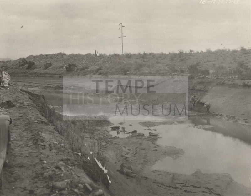 Photo- men repairing lining of Great Eastern Canal