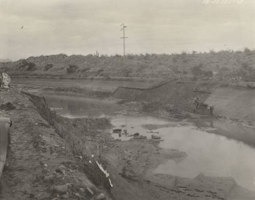 Photo- men repairing lining of Great Eastern Canal