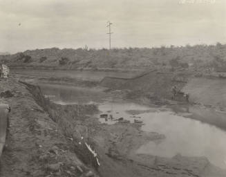 Photo- men repairing lining of Great Eastern Canal
