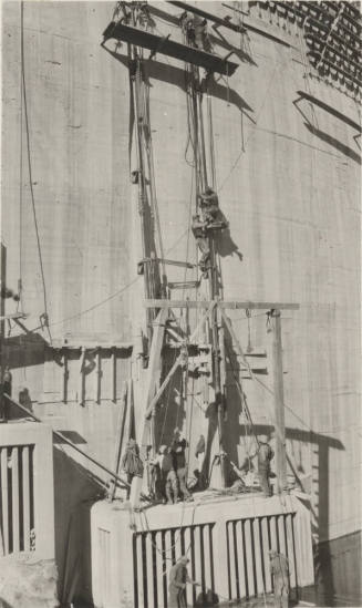 Photo- workers on the construction of Mormon Flat dam
