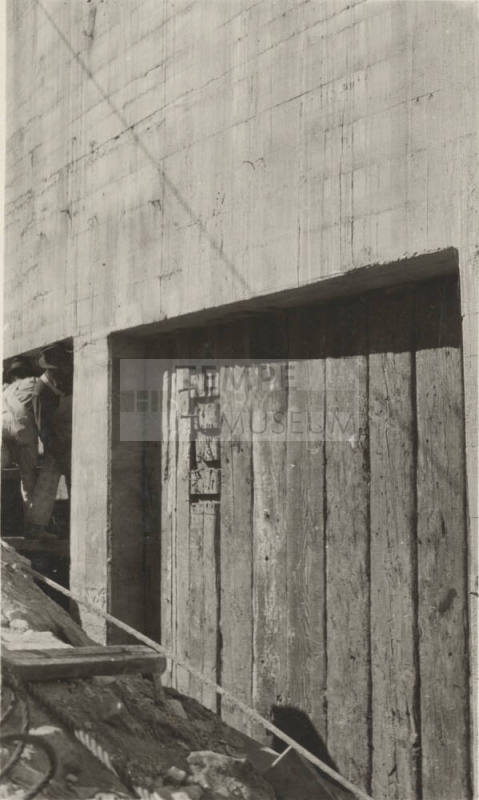 Photo- workers and section of the Mormon Flat dam