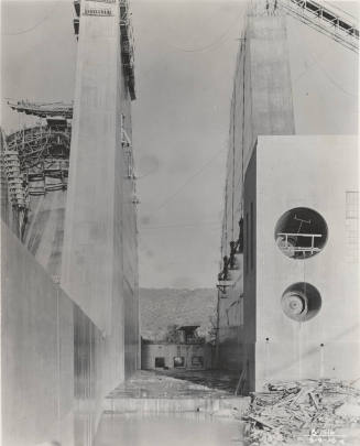 Photo-View of the Bartlett Dam under construction