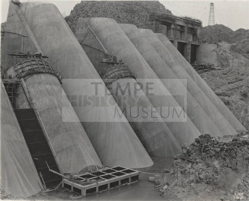 Photo-Partial view of the construction of seven of the Bartlett Dam's buttresses