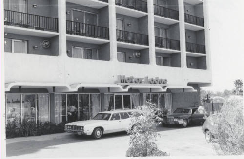Howard Johnson's Restaurant/Motor Lodge - 225 East Apache Boulevard, Tempe, Ariz
