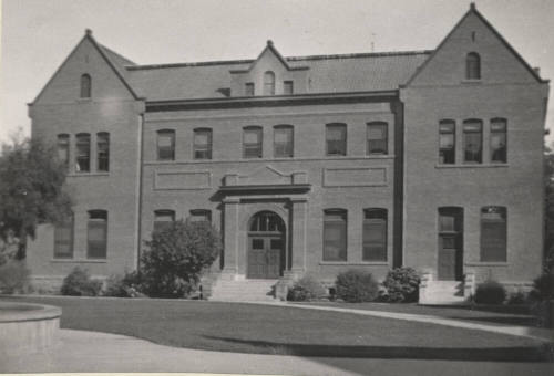 Main entrance to the Science Building at Arizona State University