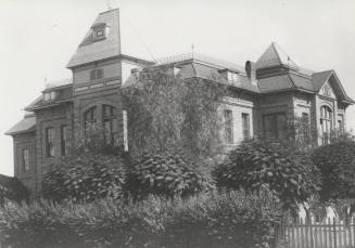 Eighth Street Elementary School at Eighth Street and Mill Avenue built in 1892