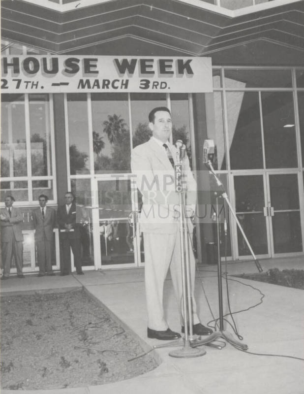 Tony Bustamente, Director of the Memorial Union, speaks at dedication