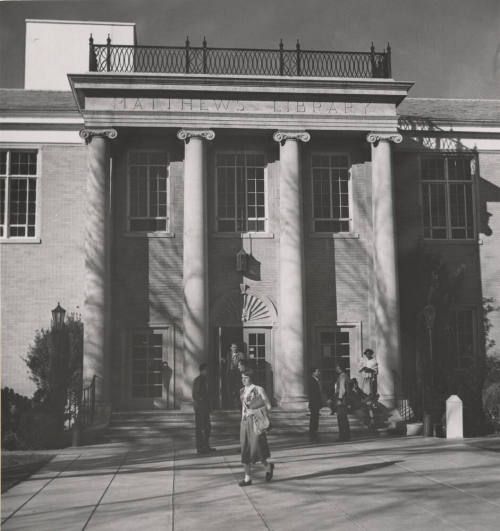 Front entrance to Matthews Library