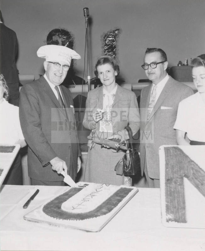 Dr. and Mrs. Gammage cutting ceremonial cake