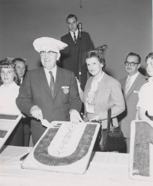 Dr. and Mrs. Gammage cutting ceremonial cake