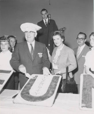 Dr. and Mrs. Gammage cutting ceremonial cake