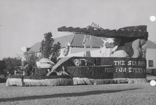 The Sea Hats float depicting fish