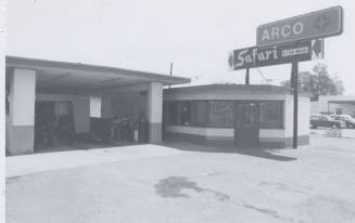 Safari Car Wash - 916 East Apache Boulevard, Tempe, Arizona