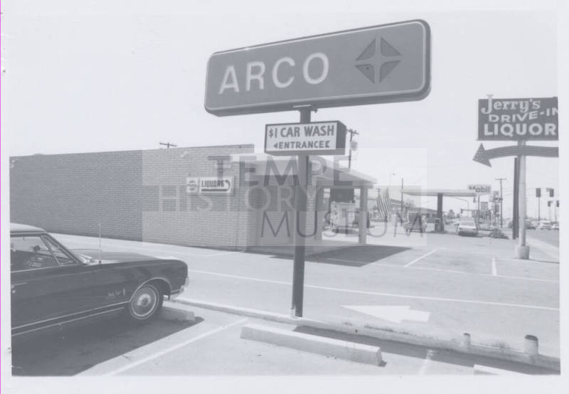 Safari Car Wash - 916 East Apache Boulevard, Tempe, Arizona