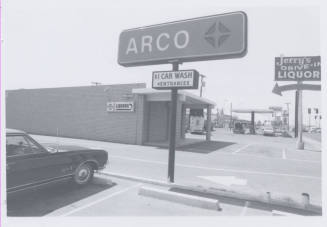 Safari Car Wash - 916 East Apache Boulevard, Tempe, Arizona