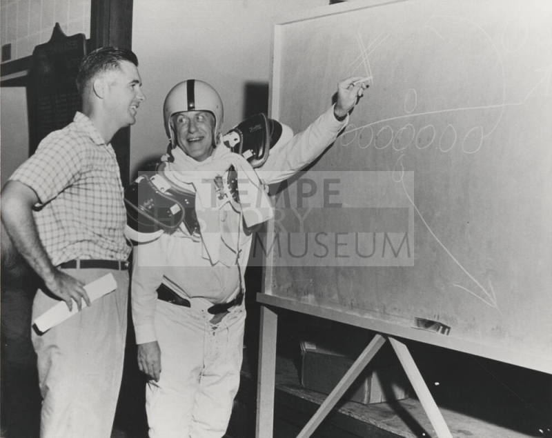 Jerry Van Dyke Jokingly Outlines Football Play
