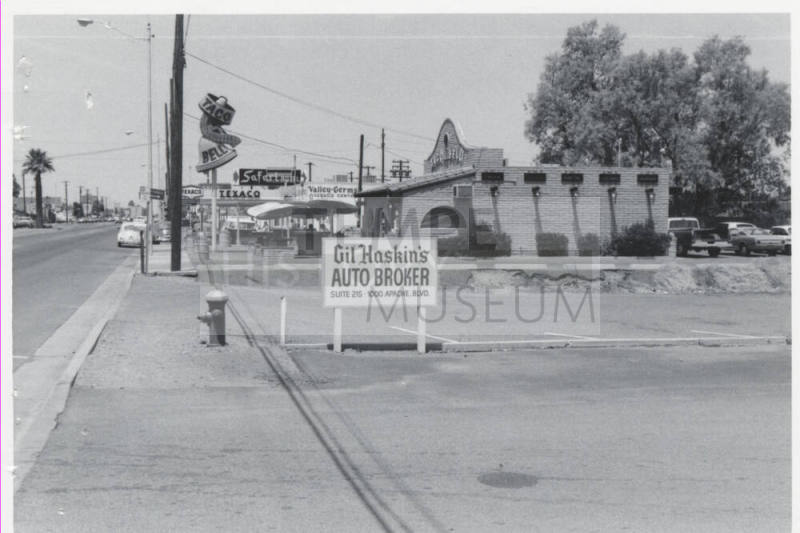 Gil Haskin's Auto Broker - 1000 East Apache Boulevard, Tempe, Arizona