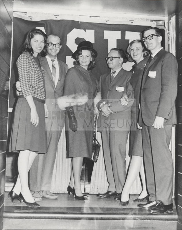 Vonda Kay Van Dyke (in fur-trimmed suit) Miss Arizona, later Miss America